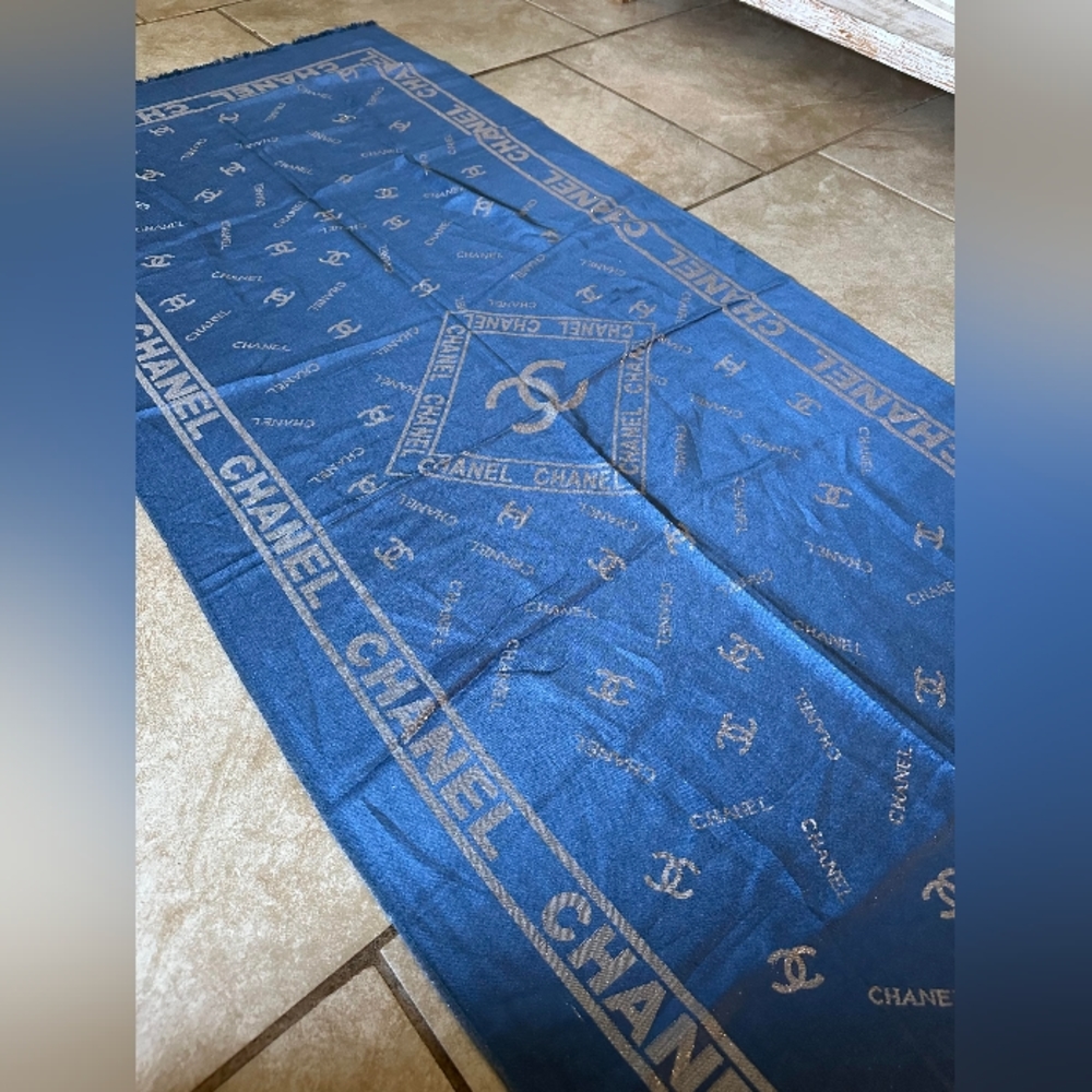 CHANEL scarve - Picture 2 of 8